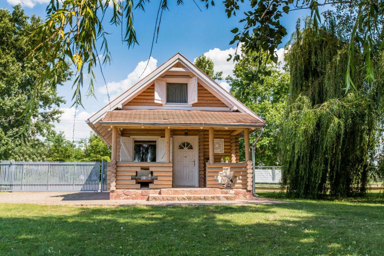 Oeboel Liget Vendeghazak Villa Abadszalok Exterior photo